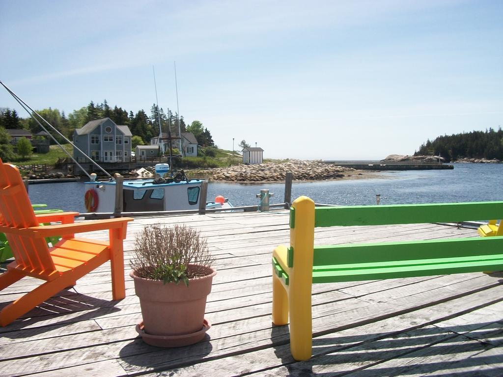 Sal'S Bed And Breakfast By The Sea Herring Cove Exterior photo